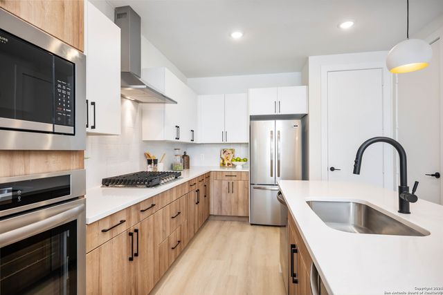 719 E Locust St Unit 3106, San Antonio, TX 78212