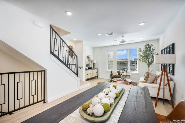 719 E Locust St Unit 3106, San Antonio, TX 78212