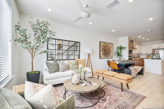 719 E Locust St Unit 3106, San Antonio, TX 78212