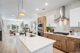 719 E Locust St Unit 3106, San Antonio, TX 78212