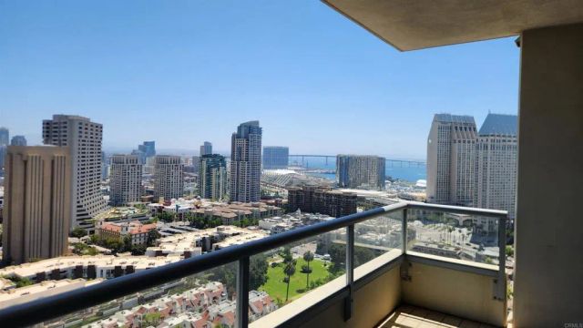 700 W E Street 2805, San Diego, CA 92101