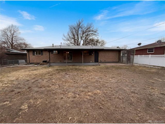 1027 N 1st St, Johnstown, CO 80534