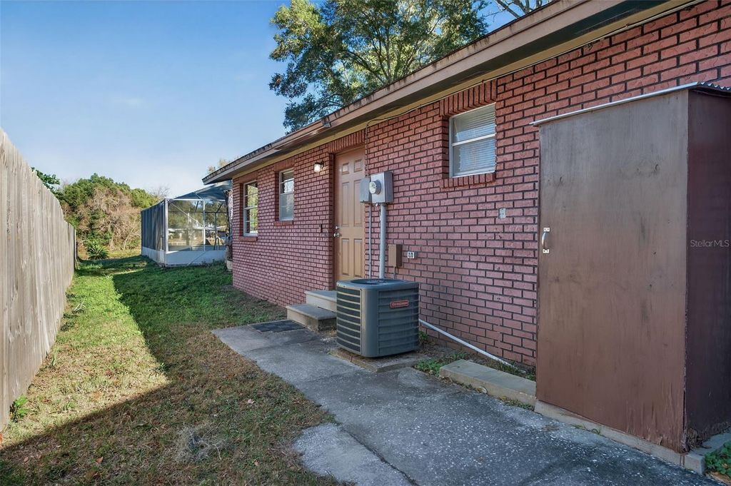 Image 12 of property listing at 5675 S SANDALWOOD WAY, Floral City, FL 34436