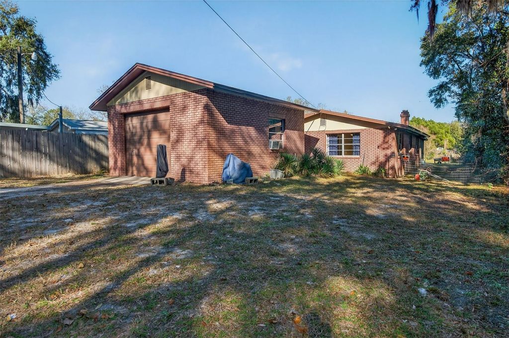 Image 4 of property listing at 5675 S SANDALWOOD WAY, Floral City, FL 34436