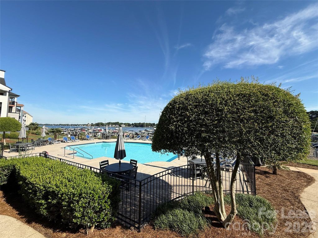 18733 Vineyard Point Lane, Cornelius, NC 28031