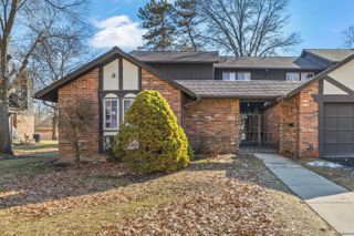 29322 Wellington Road W 111, Southfield City, MI 48034