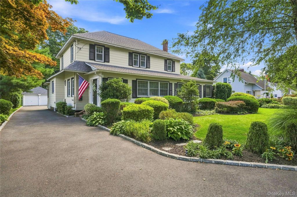 556 N Windsor Avenue, Brightwaters, NY 11718 — exterior