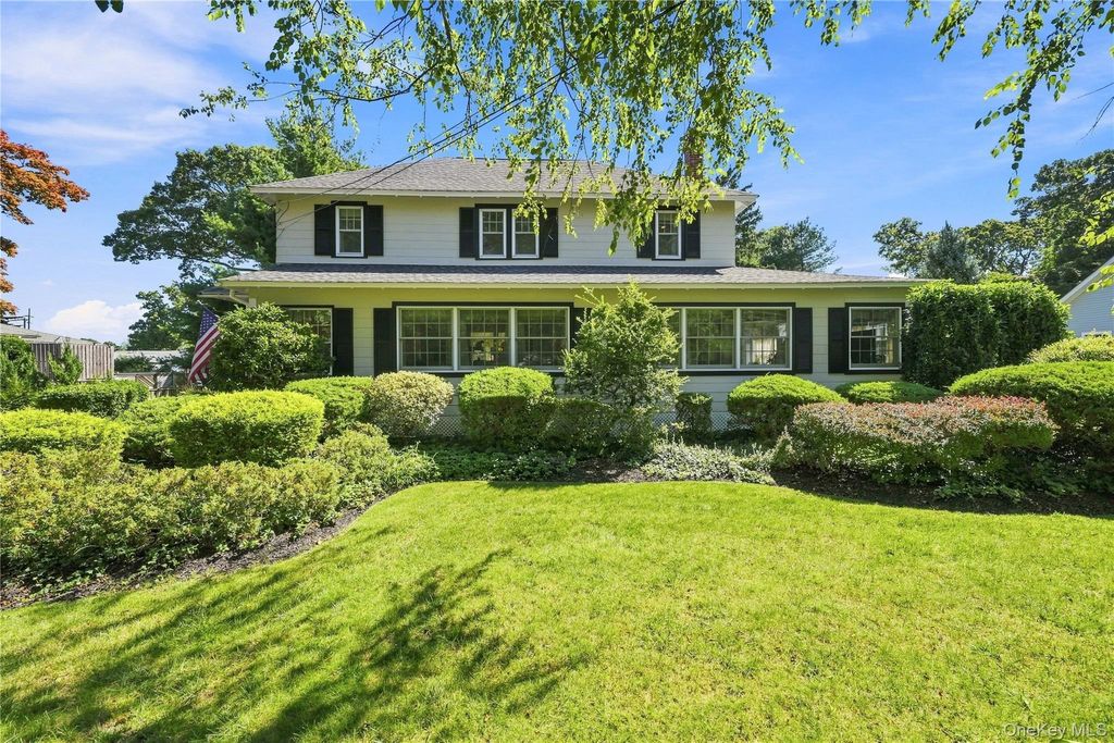 556 N Windsor Avenue, Brightwaters, NY 11718 — photo 2