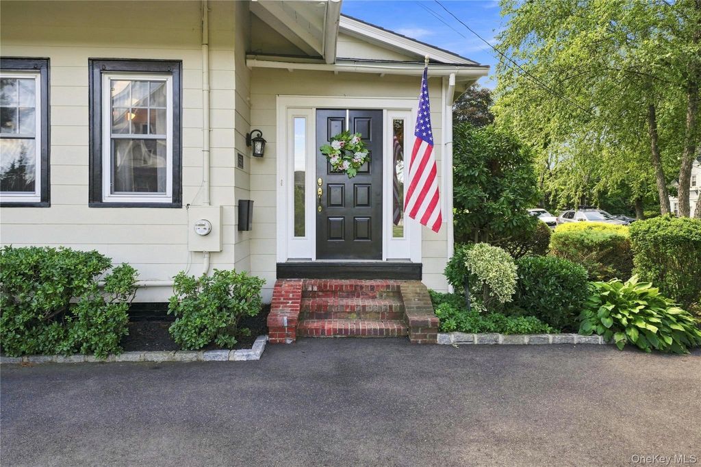556 N Windsor Avenue, Brightwaters, NY 11718 — photo 3