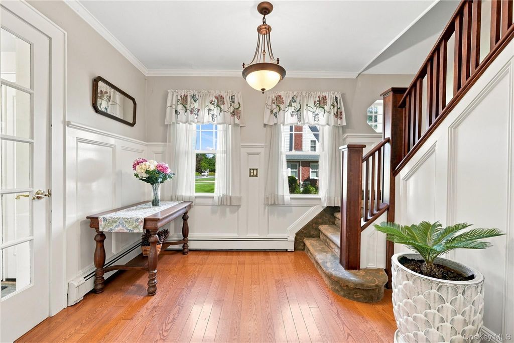 556 N Windsor Avenue, Brightwaters, NY 11718 — photo 5