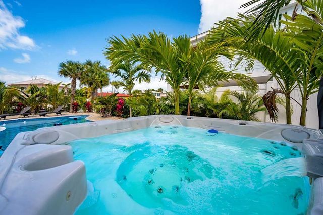 223 Sombrero Beach Boulevard 1, Marathon, FL 33050