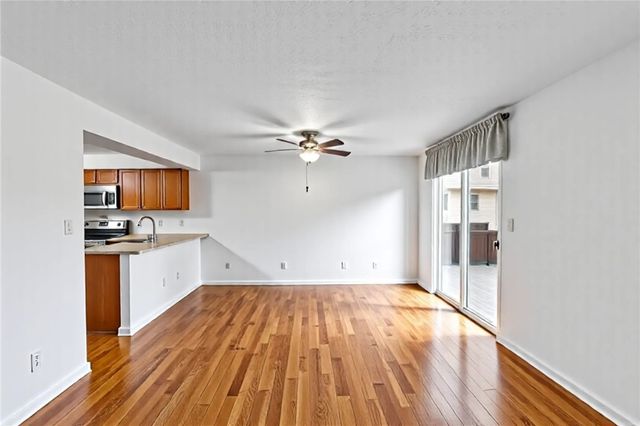 201 Manor View Dr, Manor, PA 15665