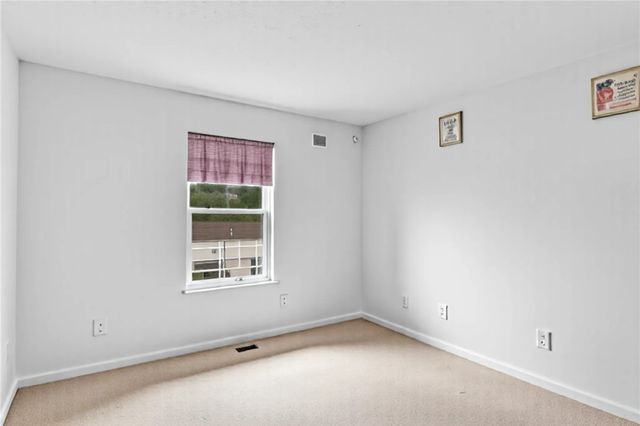 201 Manor View Dr, Manor, PA 15665