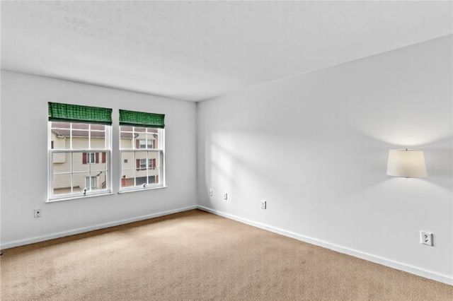 201 Manor View Dr, Manor, PA 15665