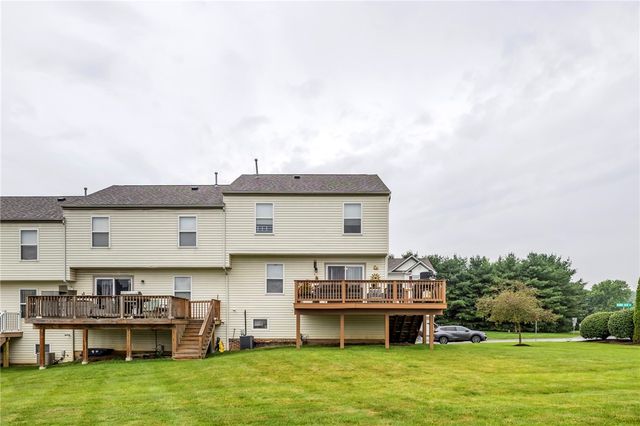 201 Manor View Dr, Manor, PA 15665