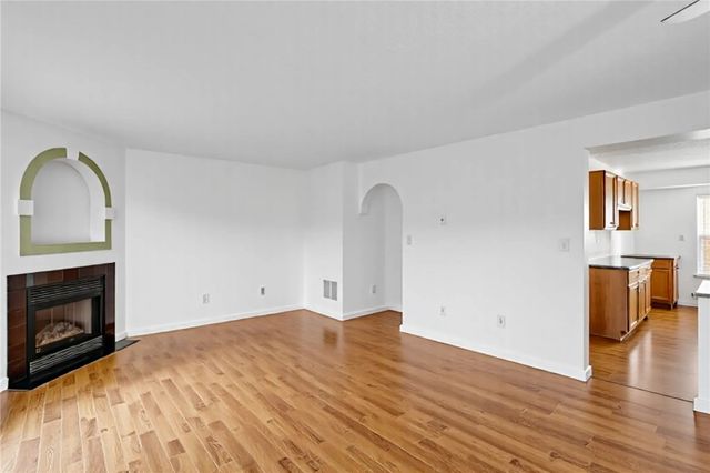 201 Manor View Dr, Manor, PA 15665