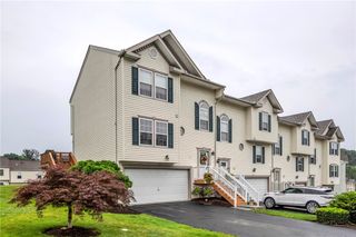 201 Manor View Dr, Manor, PA 15665