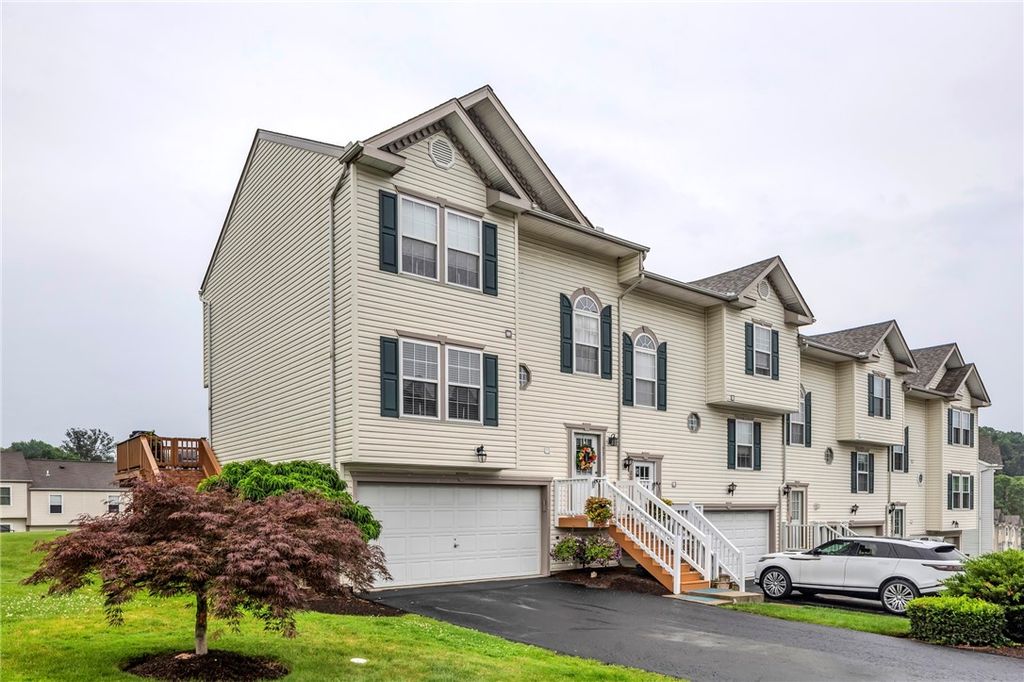 201 Manor View Dr, Manor, PA 15665