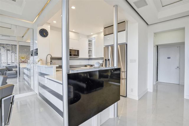 20335 W Country Club Dr PH4, Aventura, FL 33180