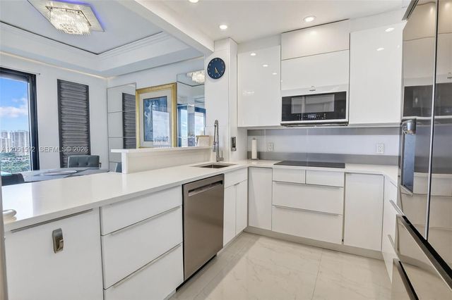 20335 W Country Club Dr PH4, Aventura, FL 33180