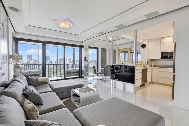 20335 W Country Club Dr PH4, Aventura, FL 33180