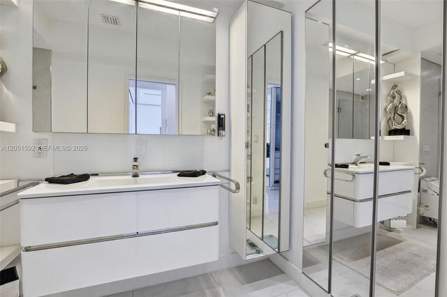 20335 W Country Club Dr PH4, Aventura, FL 33180