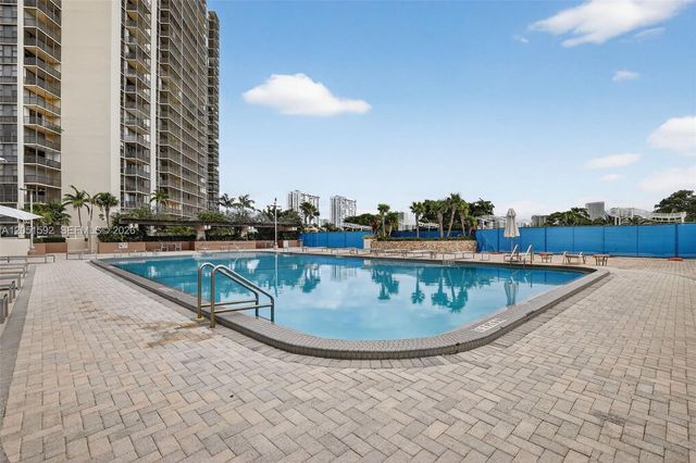 20335 W Country Club Dr PH4, Aventura, FL 33180