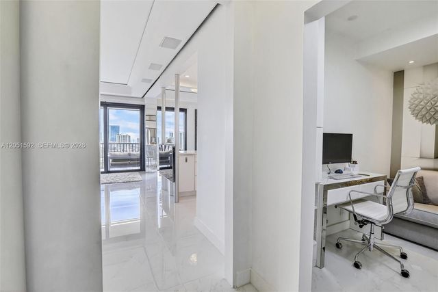 20335 W Country Club Dr PH4, Aventura, FL 33180