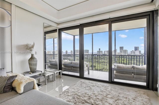 20335 W Country Club Dr PH4, Aventura, FL 33180