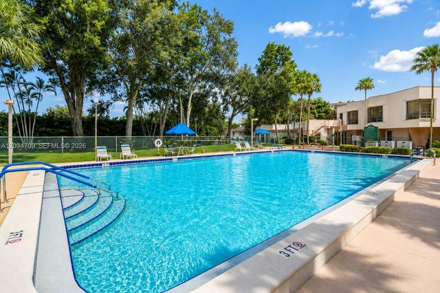 900 Saint Charles Place L6, Pembroke Pines, FL 33026