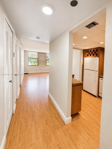 900 Saint Charles Place L6, Pembroke Pines, FL 33026