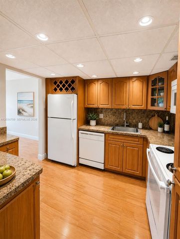 900 Saint Charles Place L6, Pembroke Pines, FL 33026
