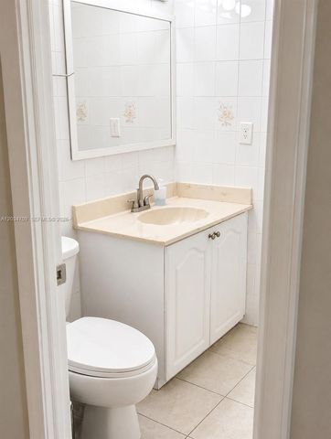 900 Saint Charles Place L6, Pembroke Pines, FL 33026