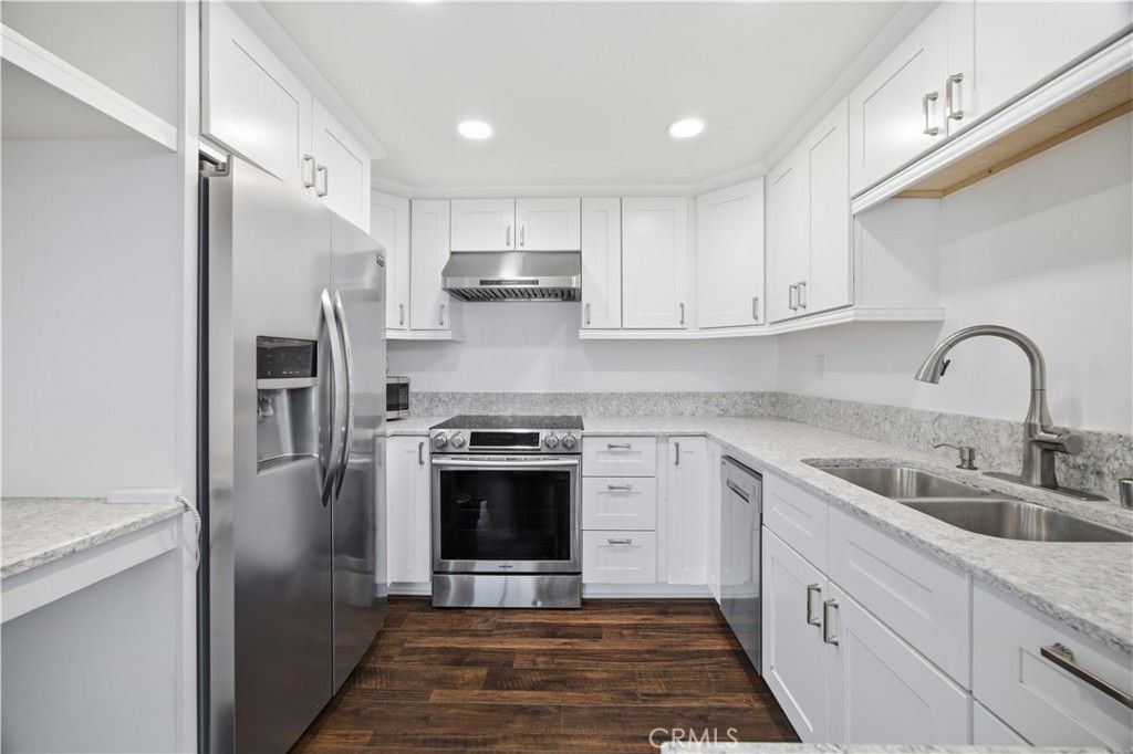 Image 5 of property listing at 27823 Zircon 72, Mission Viejo, CA 92691
