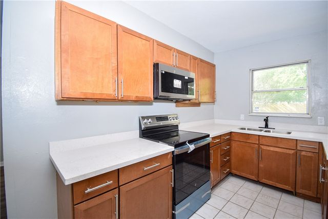 3817 Lamont St, Corpus Christi, TX 78415