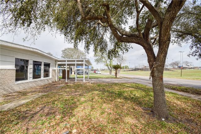 3817 Lamont St, Corpus Christi, TX 78415
