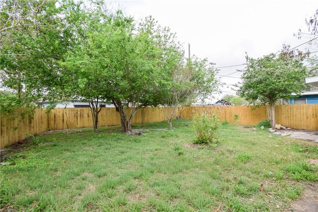 3817 Lamont St, Corpus Christi, TX 78415