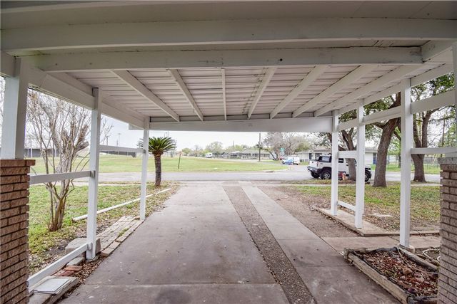 3817 Lamont St, Corpus Christi, TX 78415
