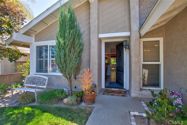 27643 Saffron Lane, Saugus, CA 91350