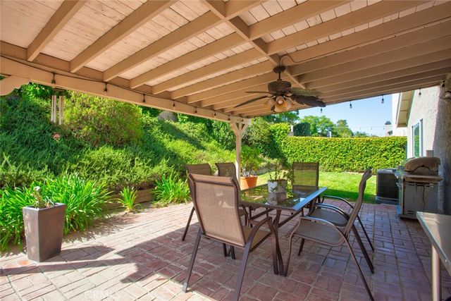 27643 Saffron Lane, Saugus, CA 91350
