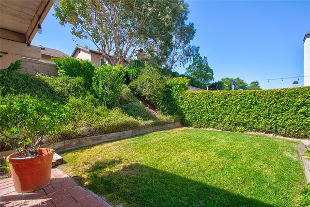 27643 Saffron Lane, Saugus, CA 91350