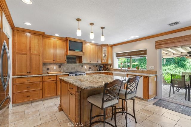 27643 Saffron Lane, Saugus, CA 91350
