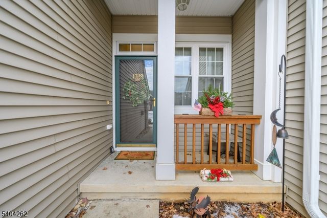 1329 Eagles Nest Ct, Lopatcong Twp., NJ 08886