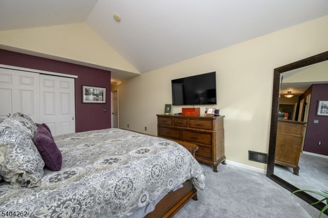 1329 Eagles Nest Ct, Lopatcong Twp., NJ 08886