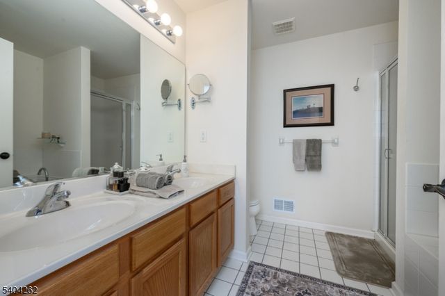 1329 Eagles Nest Ct, Lopatcong Twp., NJ 08886