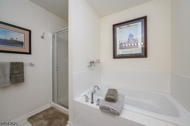 1329 Eagles Nest Ct, Lopatcong Twp., NJ 08886