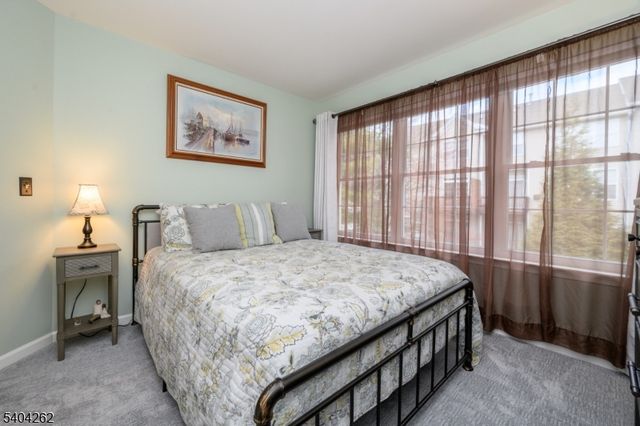 1329 Eagles Nest Ct, Lopatcong Twp., NJ 08886