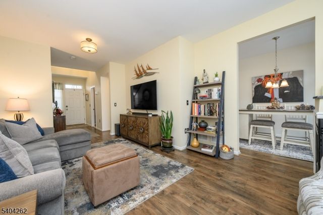 1329 Eagles Nest Ct, Lopatcong Twp., NJ 08886