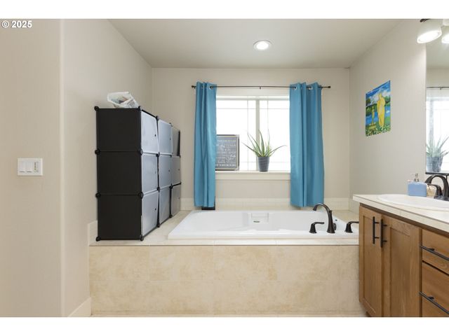 15092 Nw OLIVE St, Portland, OR 97229