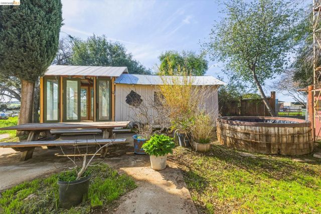16129 Jacksonville Rd, Jamestown, CA 95327